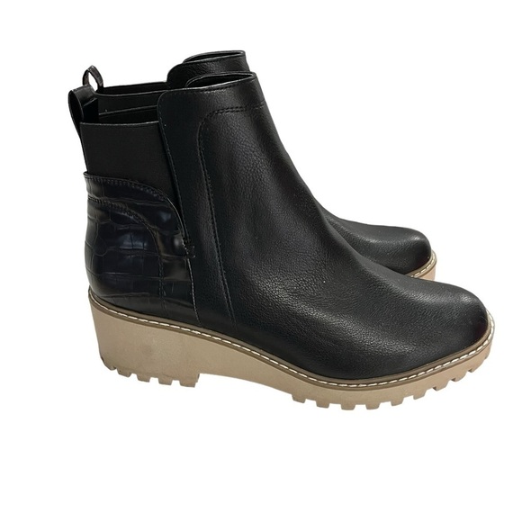 DV Dolce Vita Reilly Wedge Lug Chelsea Booties Black Size 11 Women’s - Picture 2 of 10